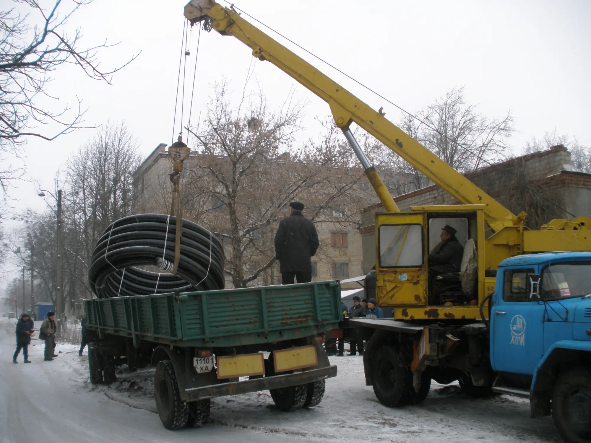 4 - Разгрузка больших бухт автокраном